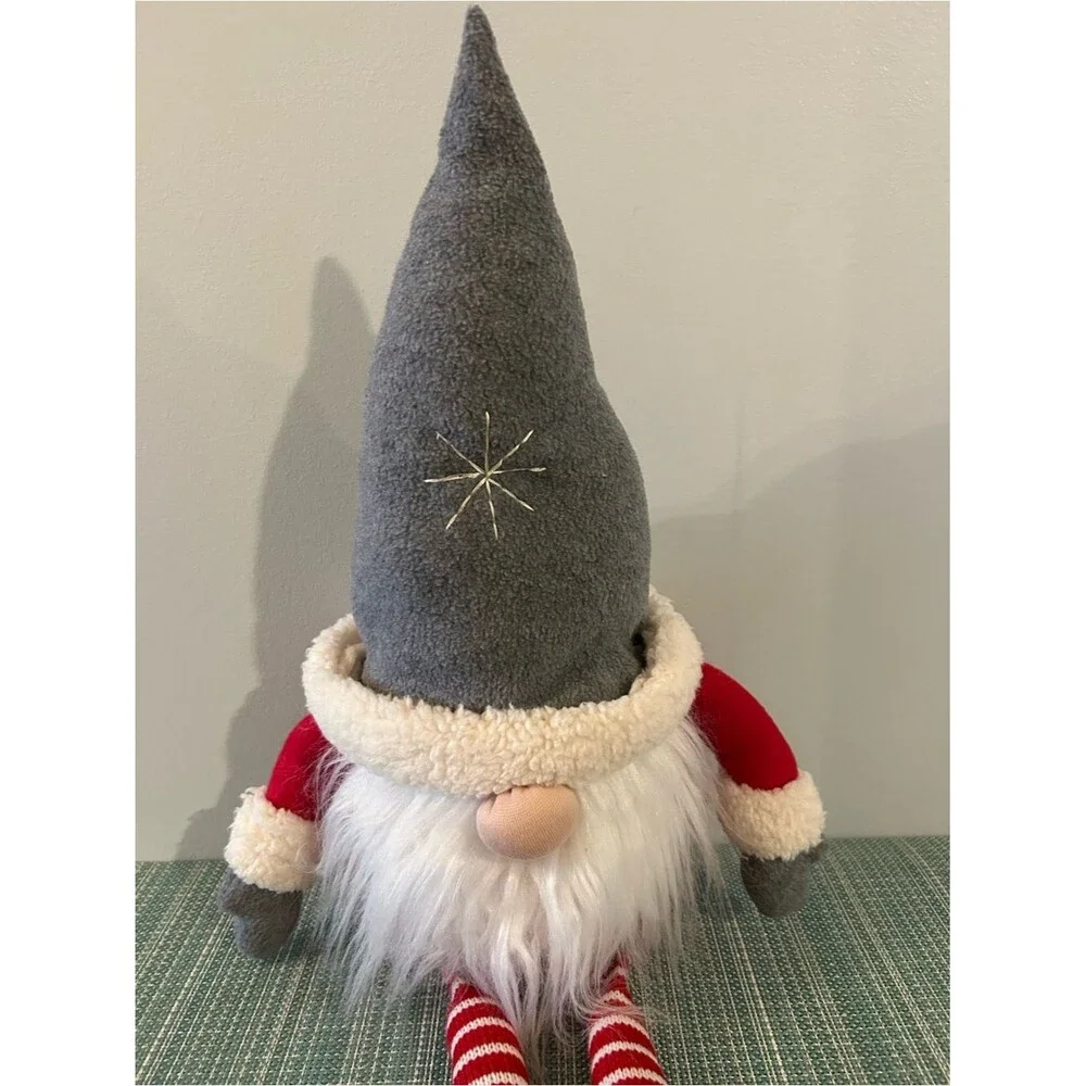 Holiday Gnome Plush Décor – Gray Hat, Red Outfit